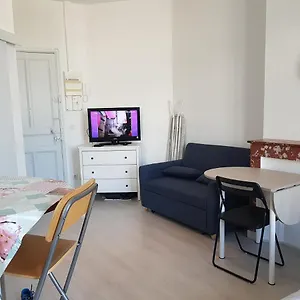 studio-qui-donne-une-vue-sur-mer-pour-4-personnes.fr-provencehotel.com/